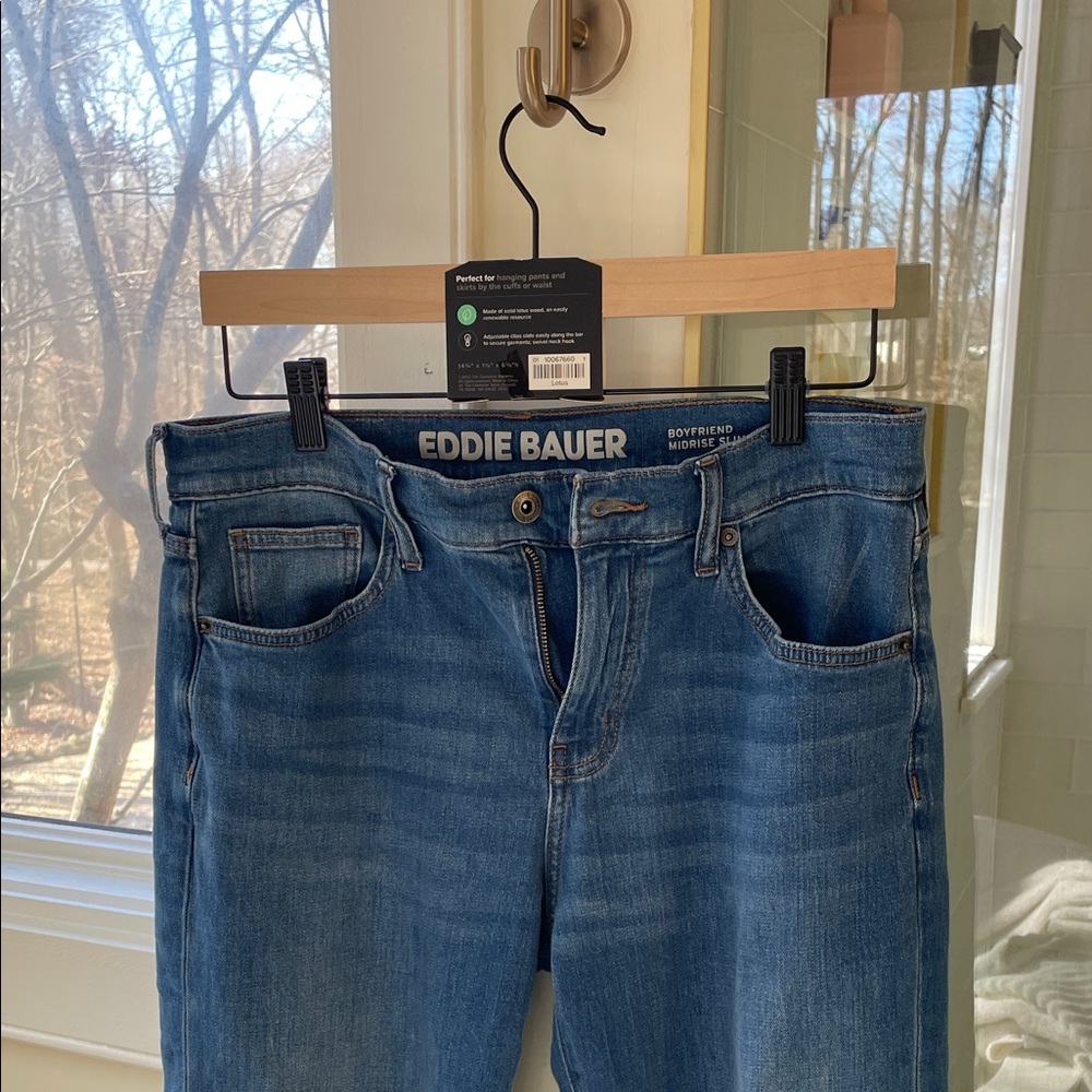 Like New Eddie Bauer women’s jeans size 8. Boyfriend mid rise slim.